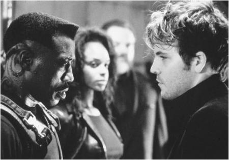 le  chef   des   bastis  qui  regarde  blade